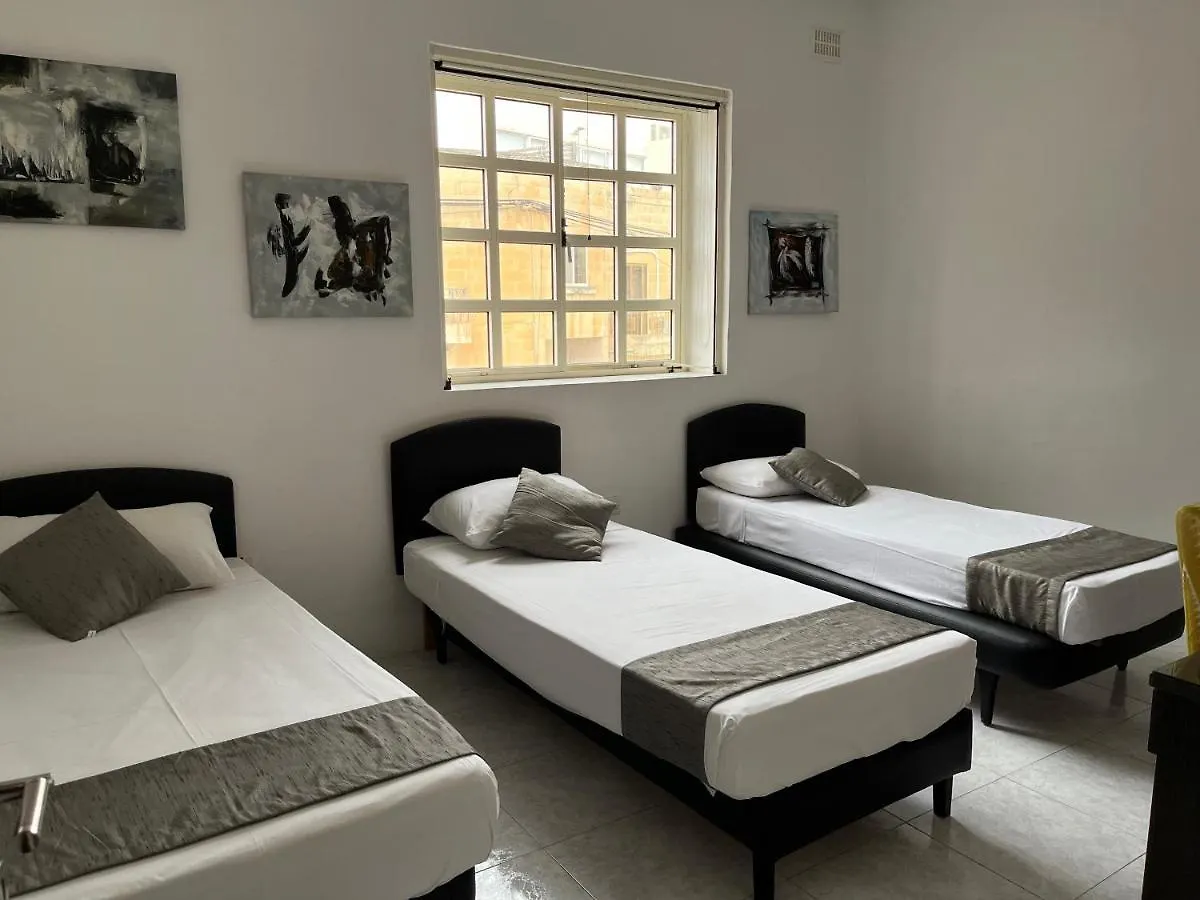 Homestay New Aurora Room 3, Huge Private Bedroom En-Suite Is-Swieqi